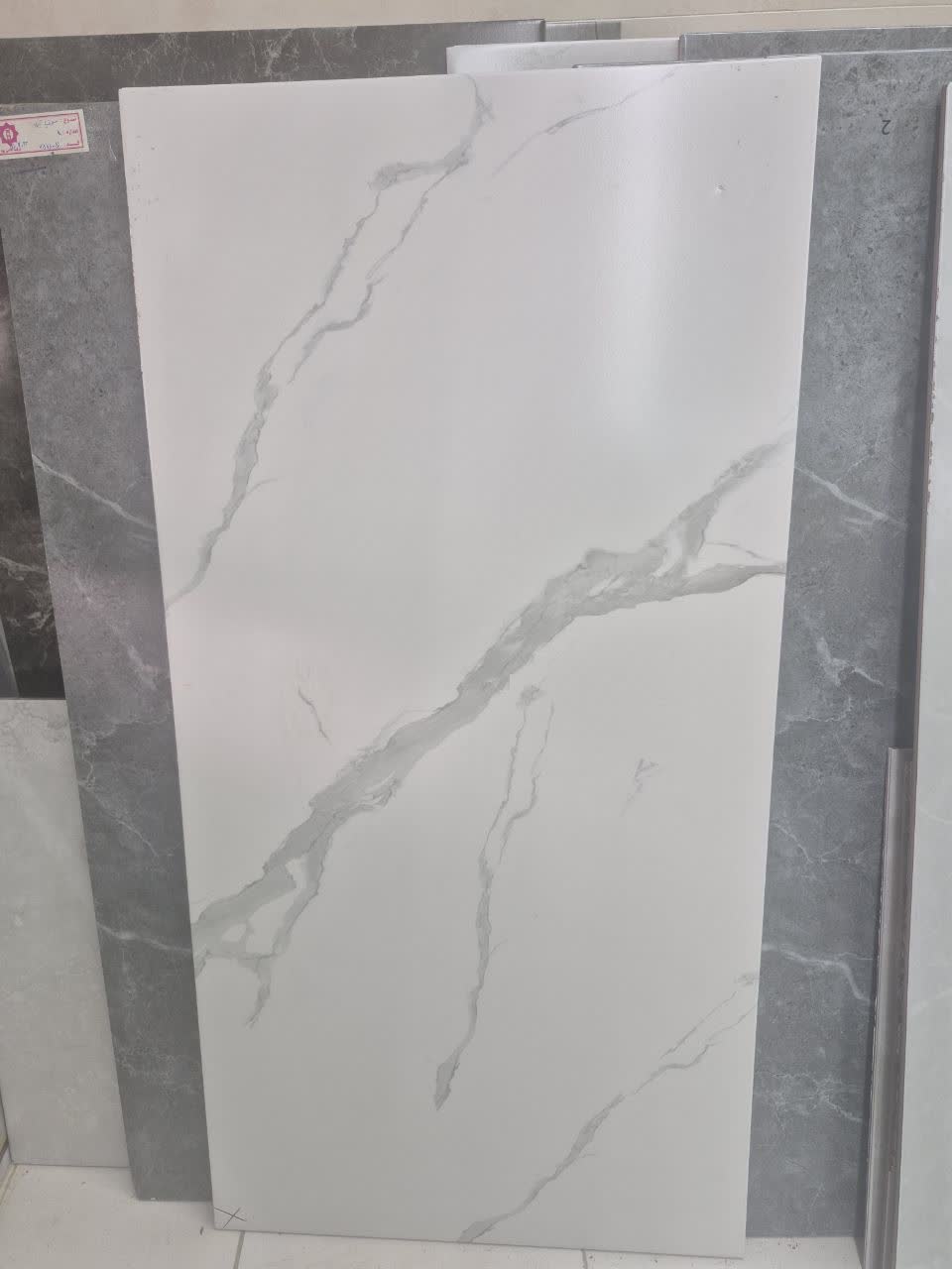 تصویر 3 از کاشی حمام سفید رگه دار 60*120 ترانس